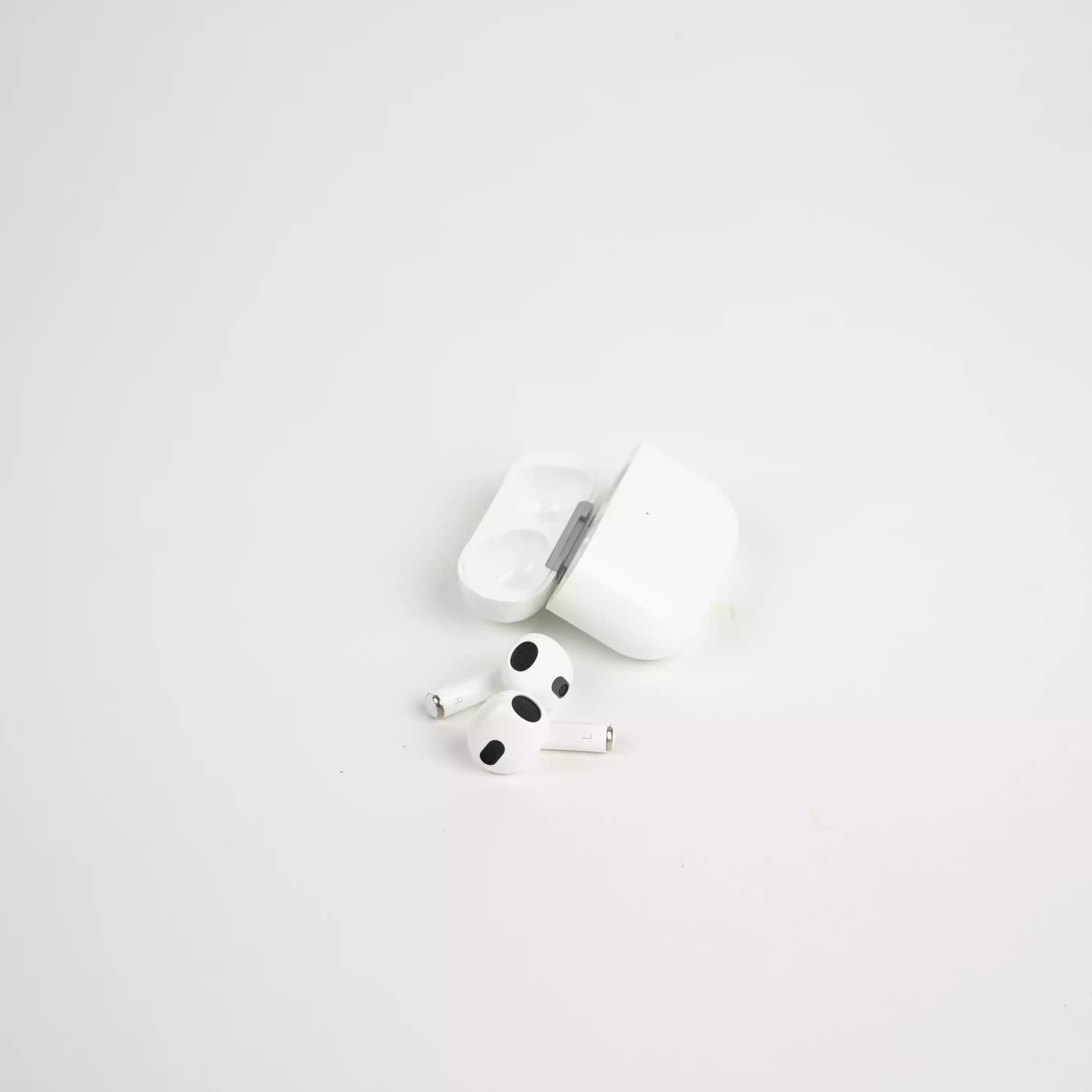 Écouteurs Sans Fil Premium – Son Immersif & Boîtier de Charge Compact