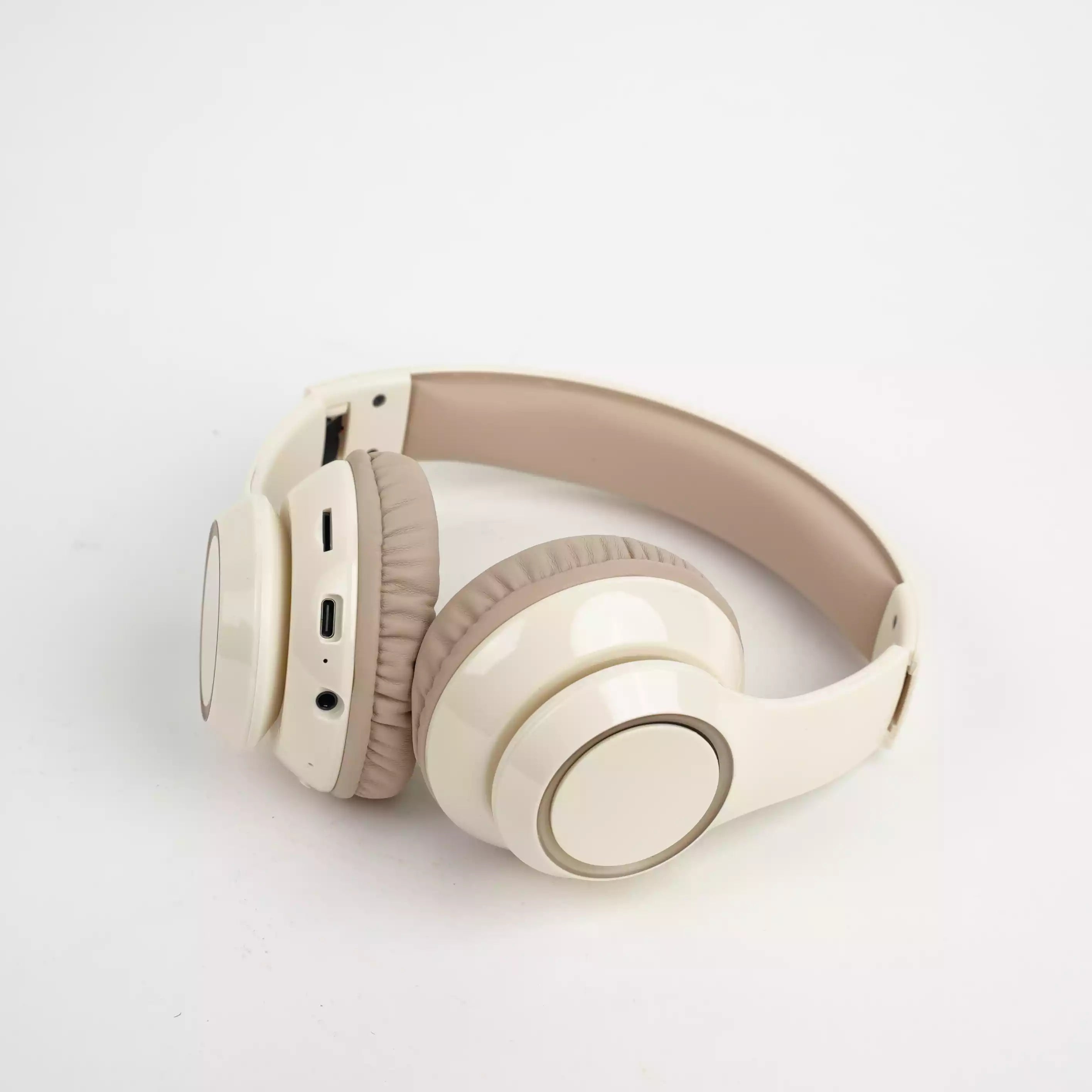 Casque Sans Fil P102 Hi-Res Audio – Design Premium & Éclairage LED RGB
