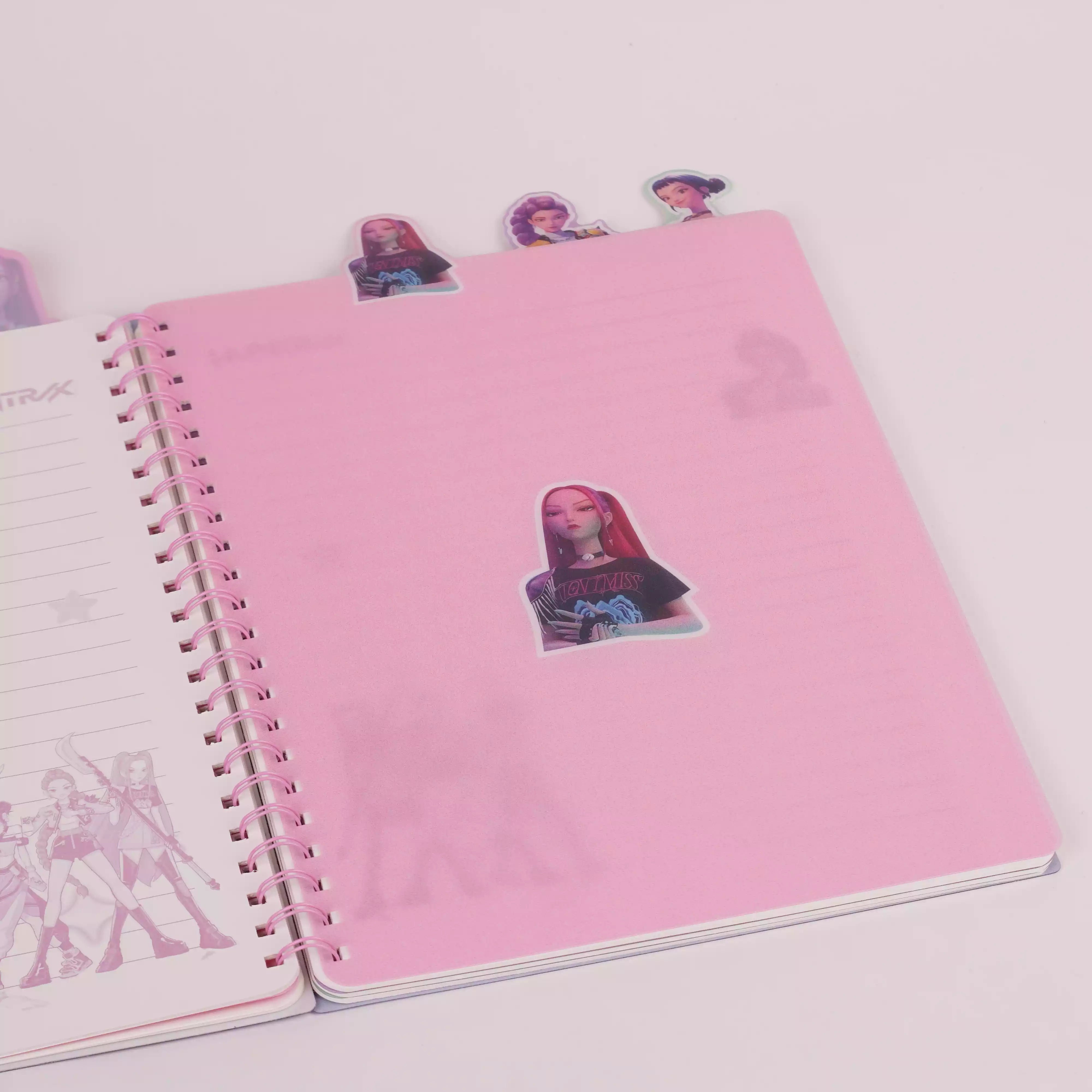 Cahier A4 – K-Pop & Hunter X – Spiral Intercalaire Hugeunivers pour Enfants et Ados