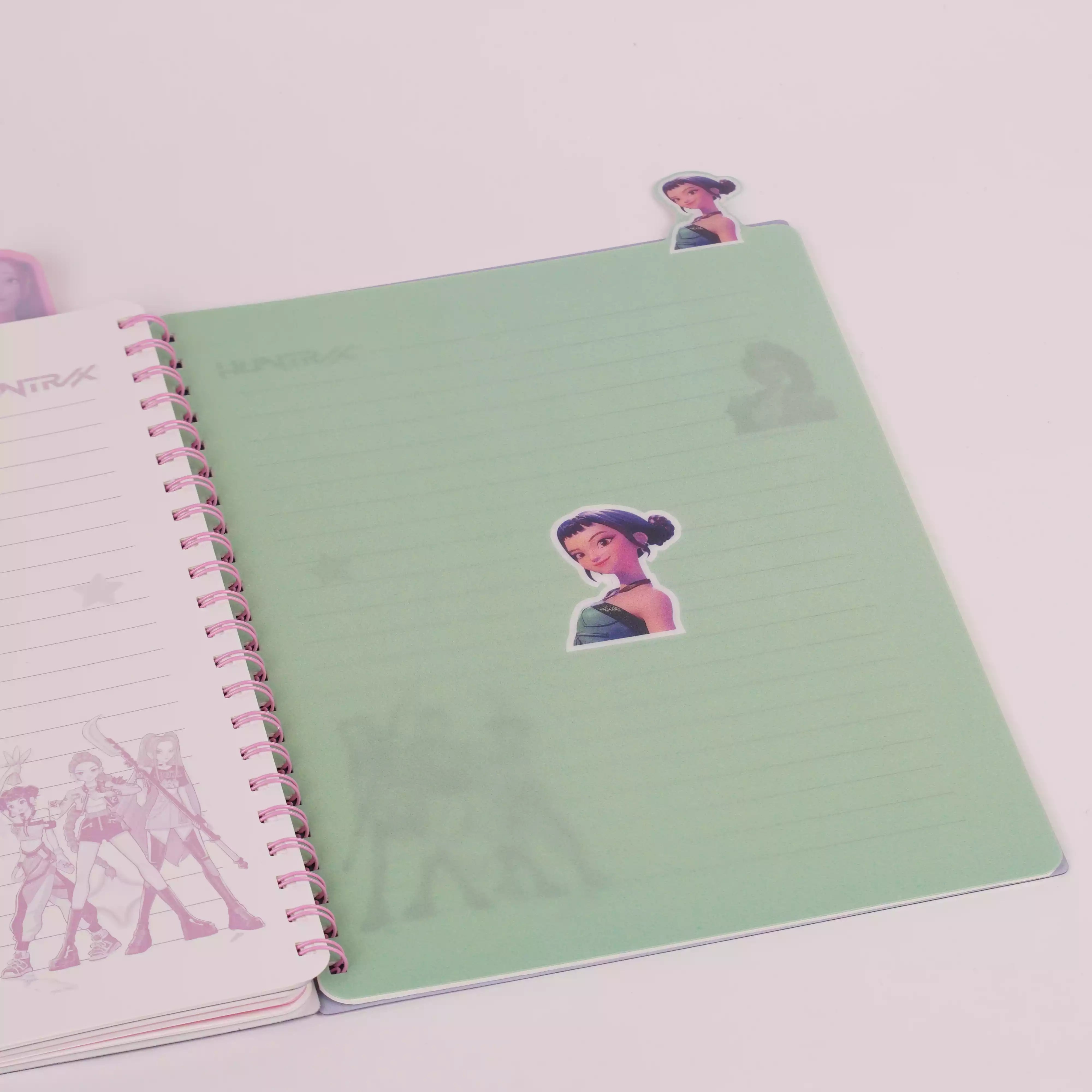 Cahier A4 – K-Pop & Hunter X – Spiral Intercalaire Hugeunivers pour Enfants et Ados