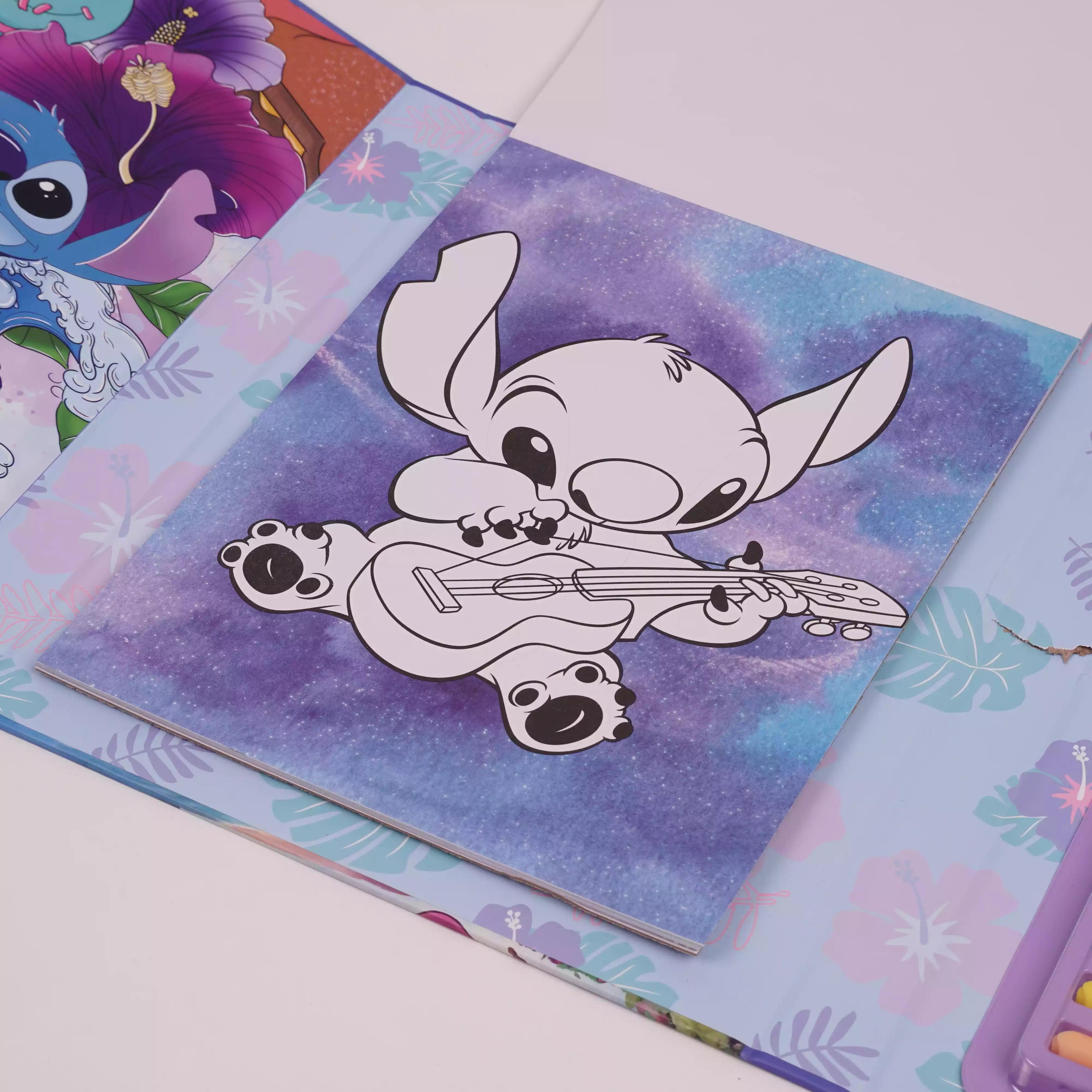 Color Book Set Hugeunivers – Stitch & Flash McQueen avec Feutres HU13135