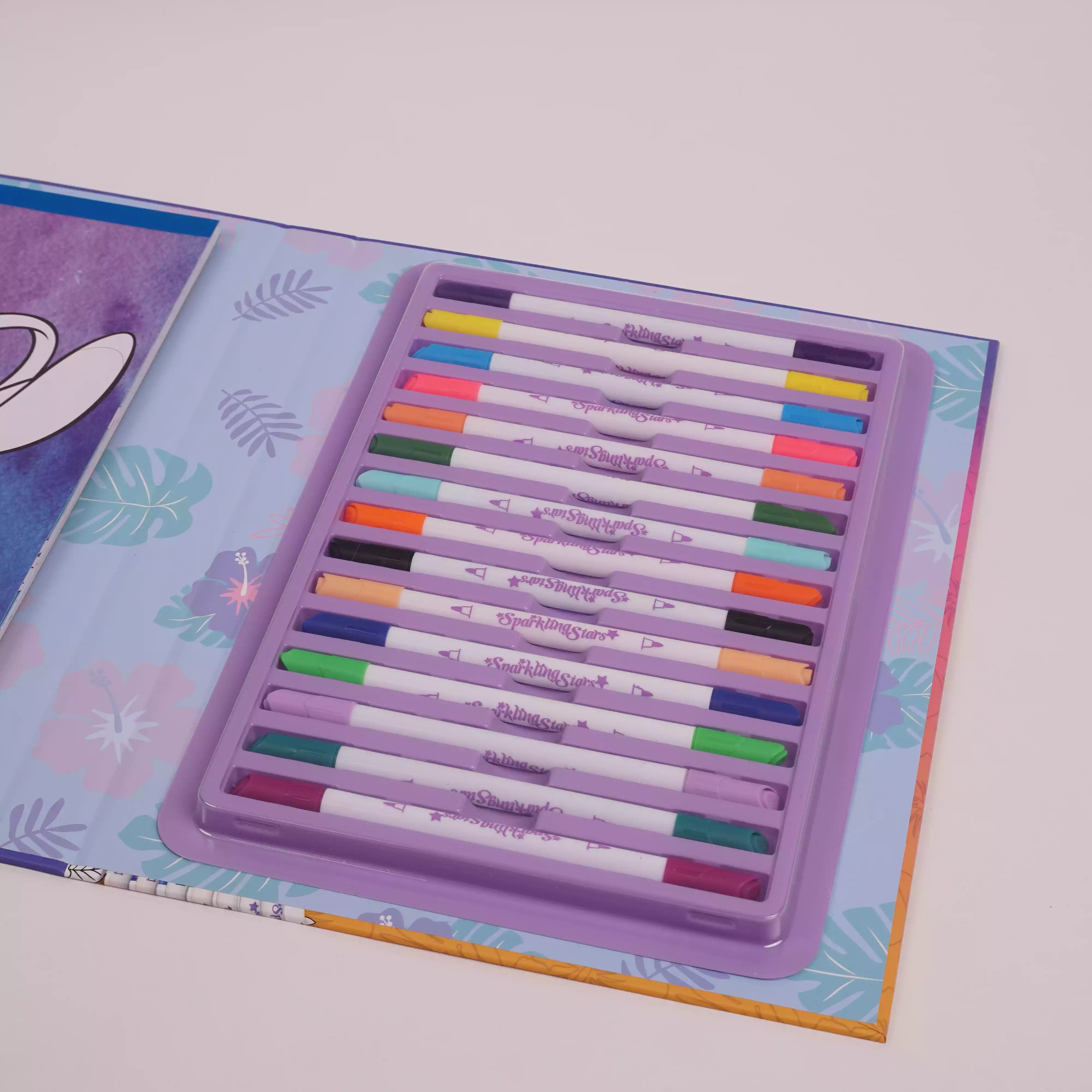 Color Book Set Hugeunivers – Stitch & Flash McQueen avec Feutres HU13135