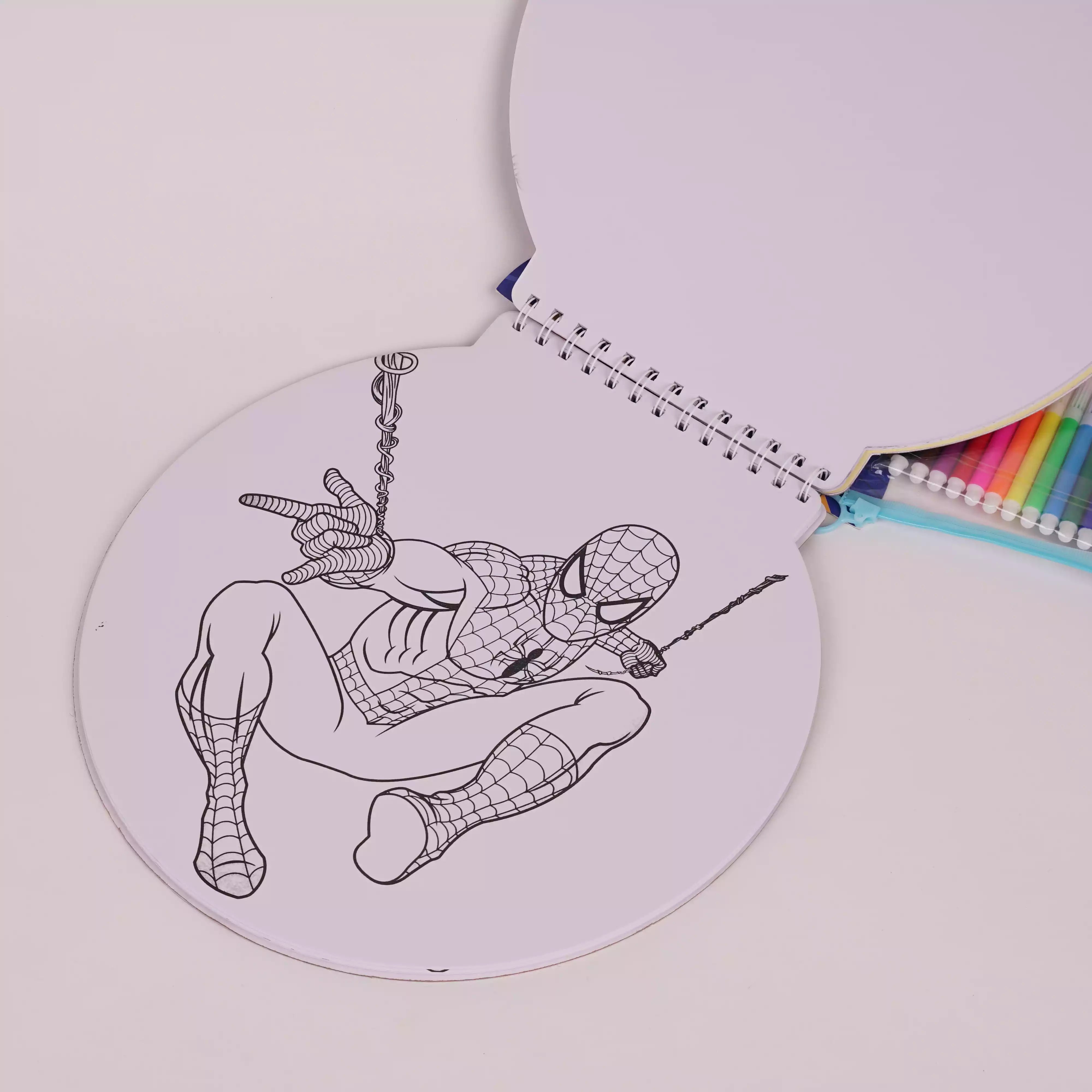 Livre de Coloriage Spider-Man & Avengers – Feutres + Stickers Inclus    HU13037