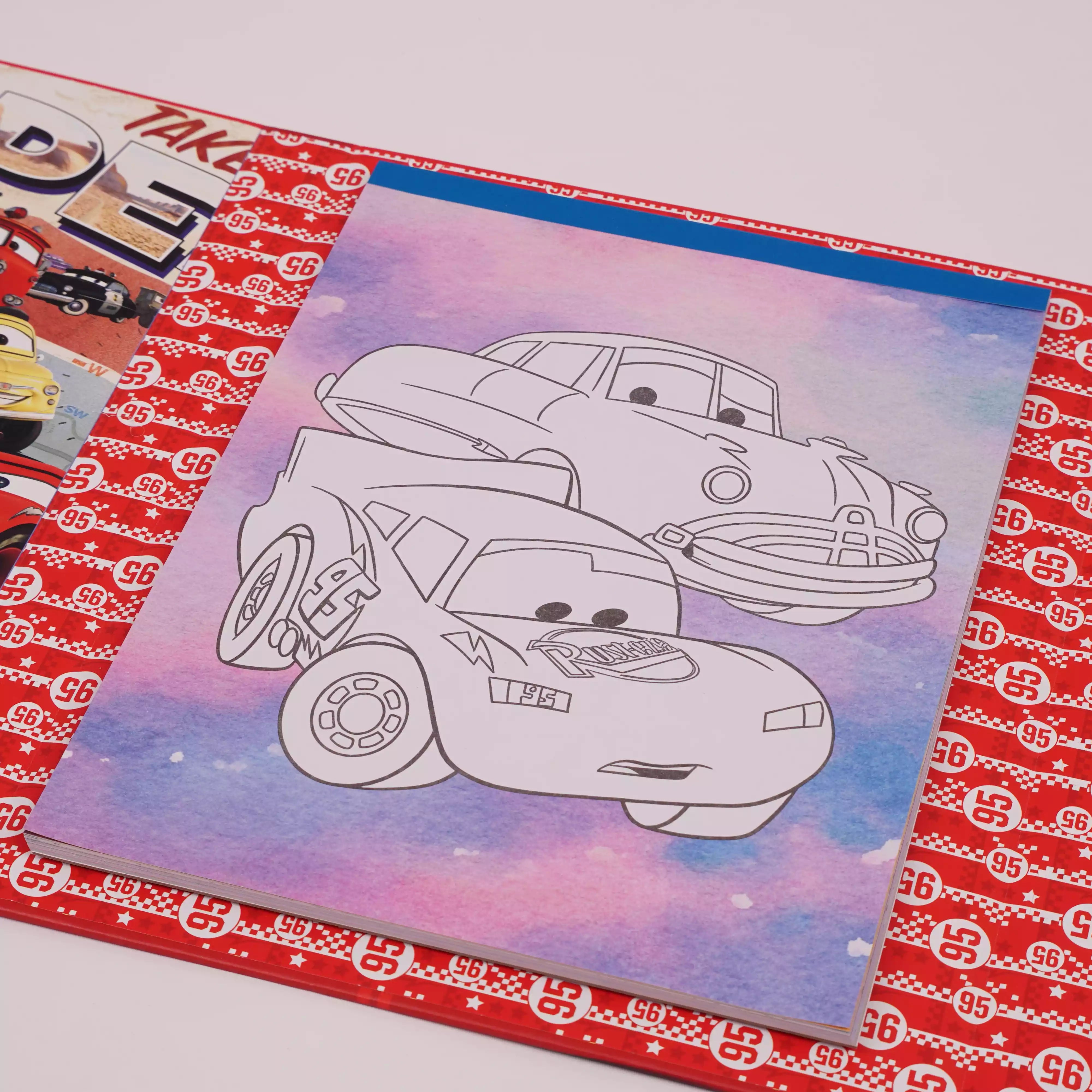 Color Book Set Hugeunivers – Stitch & Flash McQueen avec Feutres   HU13135